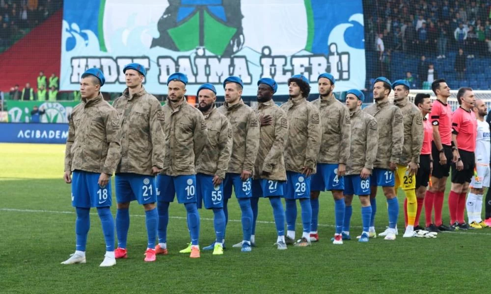 Εικόνες ντροπής στον αθλητισμό: Με στολές παραλλαγής η τουρκική Ρίζεσπορ